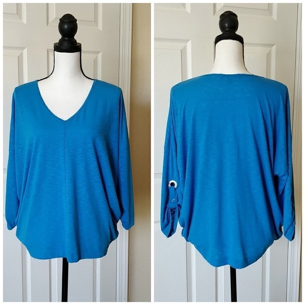 Ellen Tracy blue v-neck 3/4 sleeves top sz M
